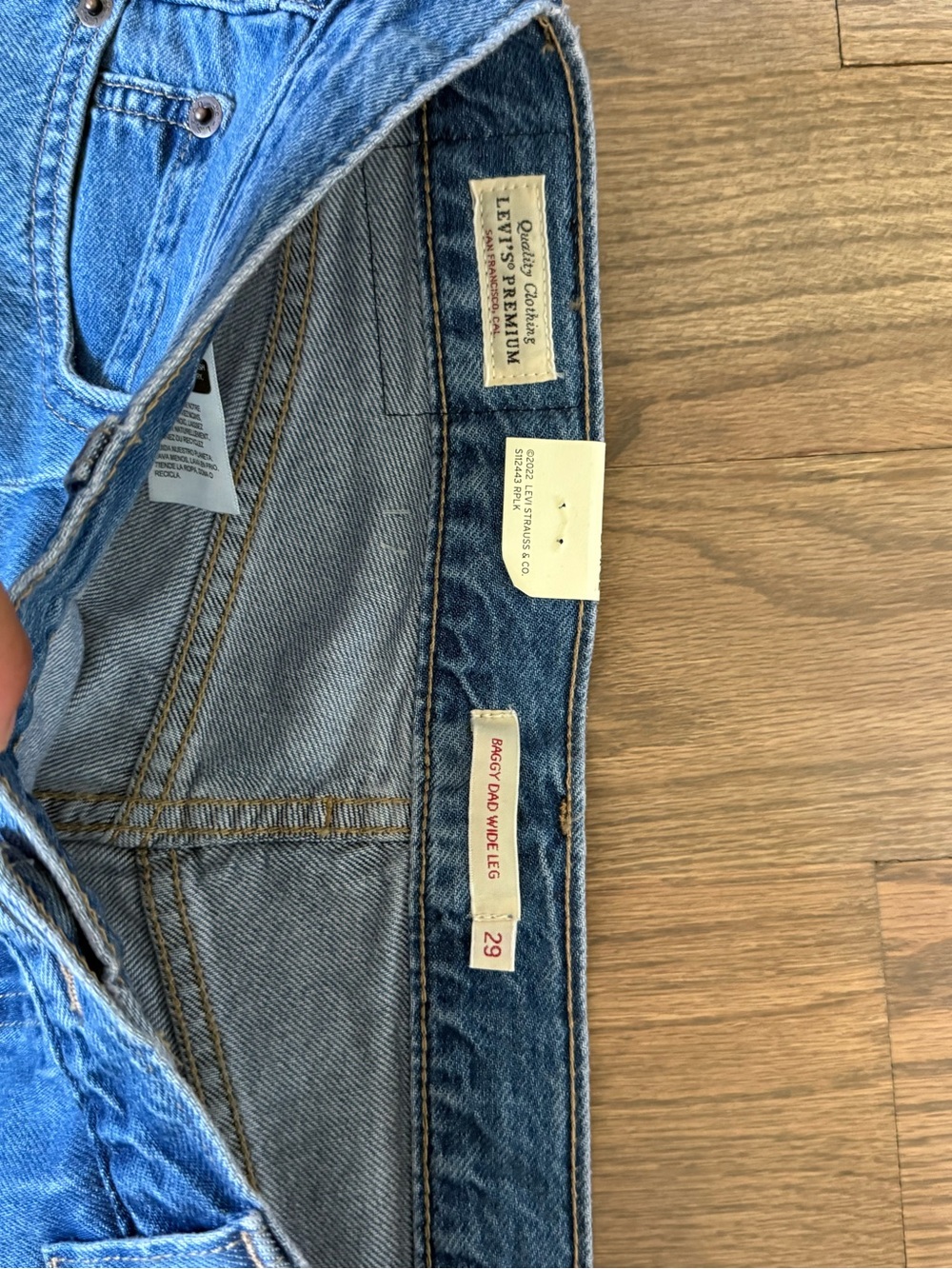 NEW LEVI Baggy Dad Jean - Picture 4 of 6